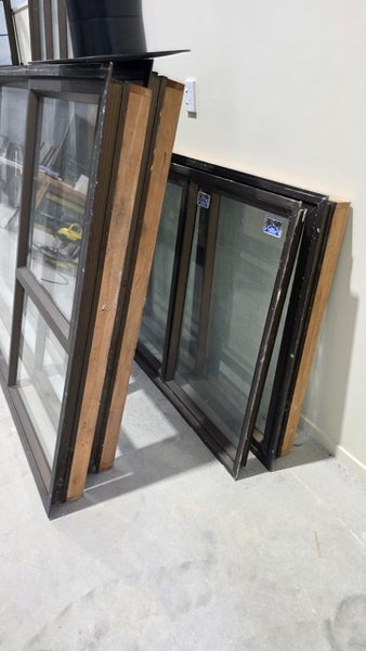 12 windows and 1 door Carousel 2
