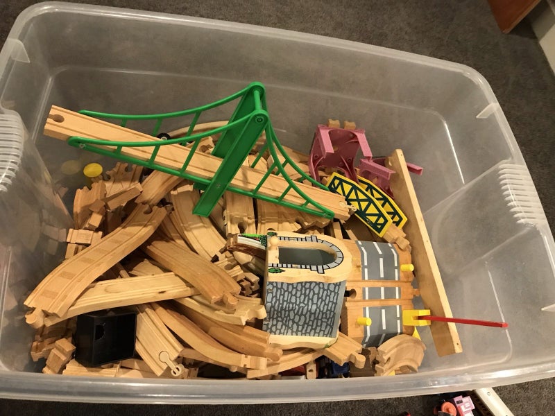 Wooden Thomas - Mix of no name and genuine thomas track Carousel 1