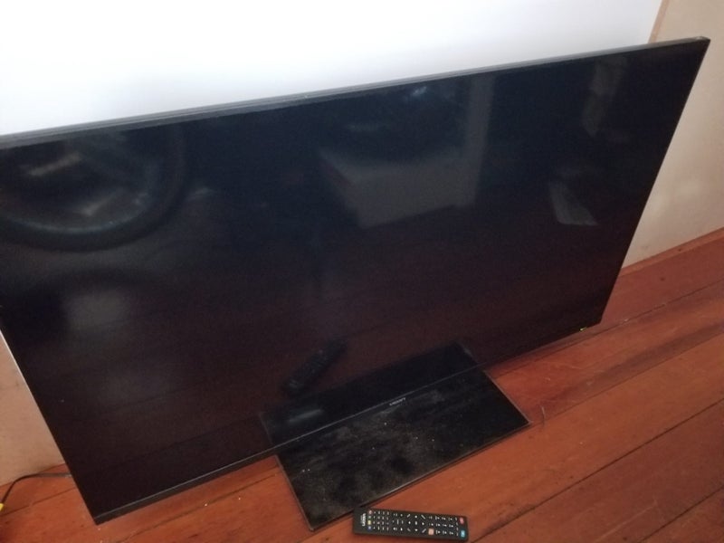 FAULTY..... Veon 50" tv - broken LED backlight Carousel 1