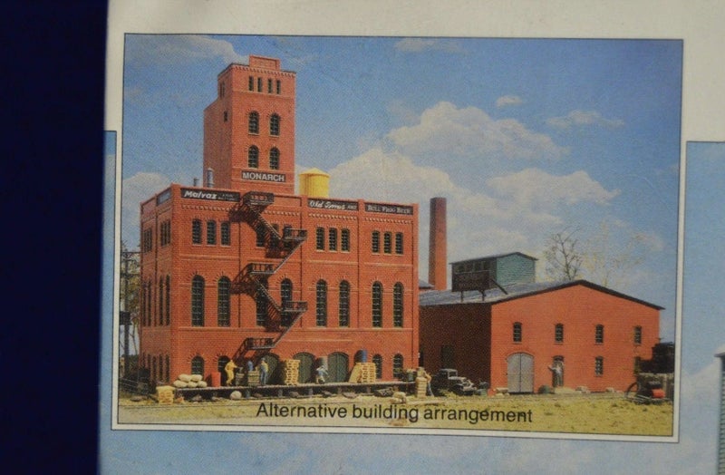 Walthers Heljan Monarch Brewery Complex - Four Complete Buildings Model Kit Carousel 2