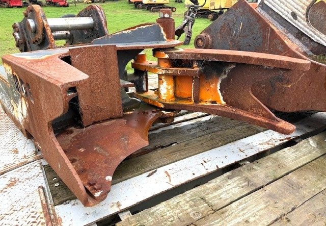 Boss Tree Shear Attachment Carousel 1