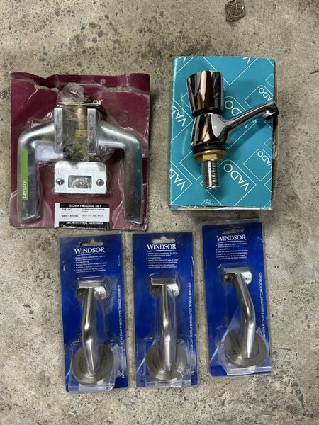 New: Door handle, 3x stair rail brackets, 1x hot basin tap Carousel 1