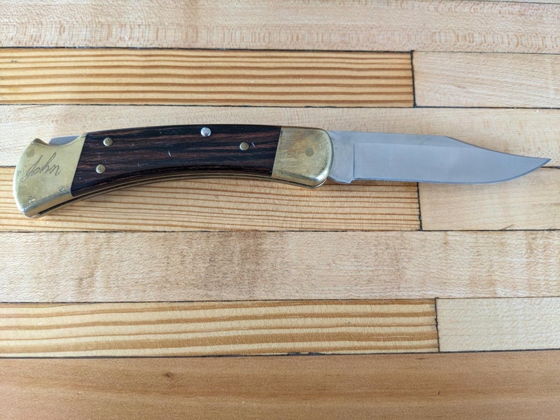 Buck 110 Folding Hunter Knife Carousel 2
