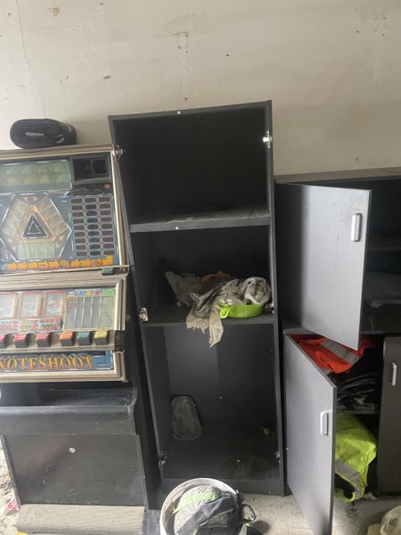 $1 reserve storage unit sell up! Carousel 2