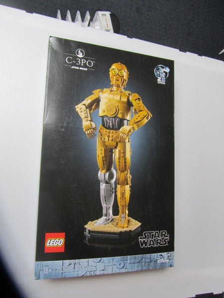 LEGO 75398 Star Wars C-3PO Carousel 2
