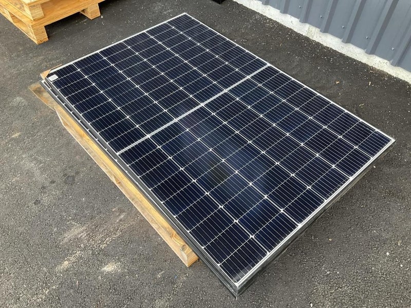 2x Longi solar panels Carousel 1