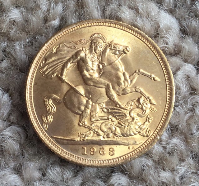 1963 Queen Elizabeth II Gold Sovereign Carousel 1