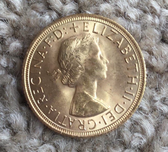 1963 Queen Elizabeth II Gold Sovereign Carousel 2