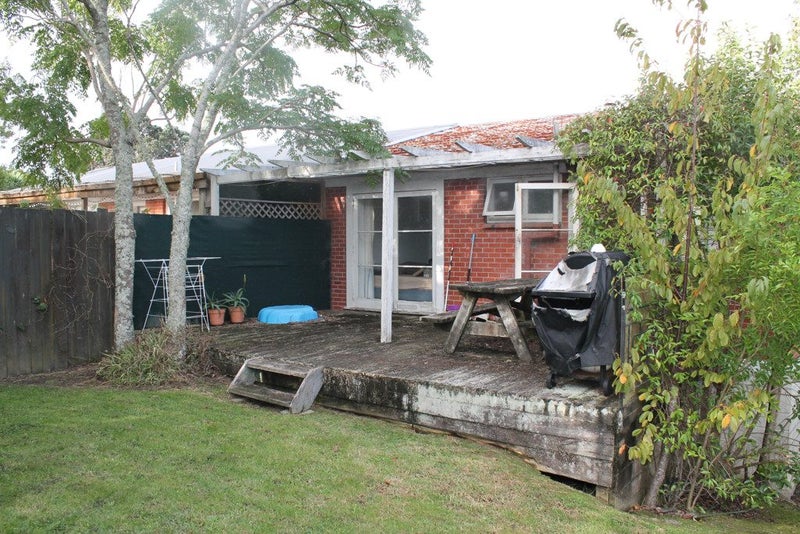 Image 2 of 10