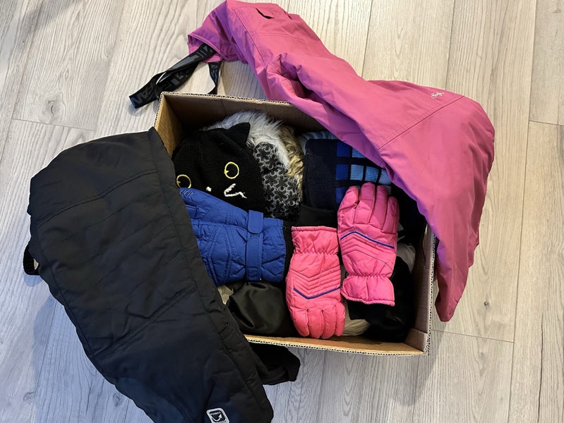 $1 reserve! Bulk lot of kid skiing outfits - suits approx. 8-14 years old Carousel 1