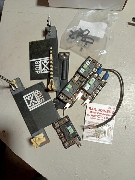 HO/OO Bits and Pieces Carousel 1