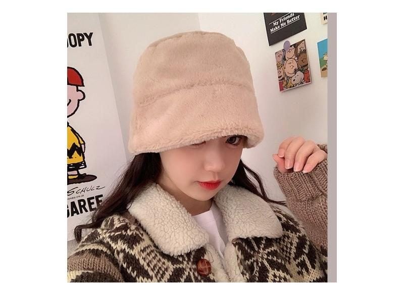 Bucket Hat Carousel 1