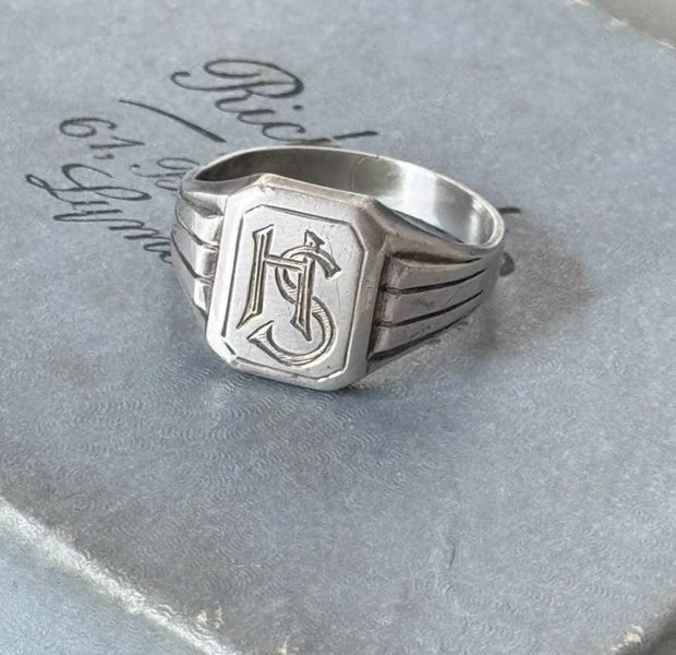 $1 reserve// Vintage 835 Stamped Silver Monogram Signet Ring Carousel 1