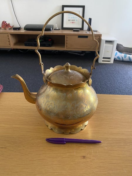 Brass Kettle with Carry Handle Carousel 9