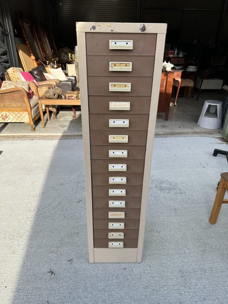 Lockable 15 Draw Metal Filing cabinet with Key Carousel 1