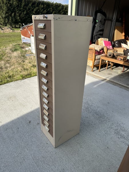 Lockable 15 Draw Metal Filing cabinet with Key Carousel 2