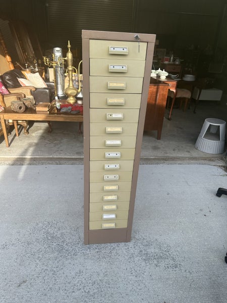 Lockable 15 Draw Metal Filing cabinet with Key Carousel 1
