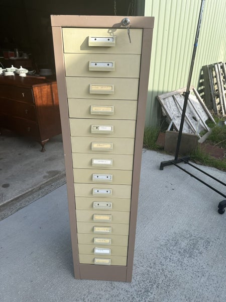 Lockable 15 Draw Metal Filing cabinet with Key Carousel 7