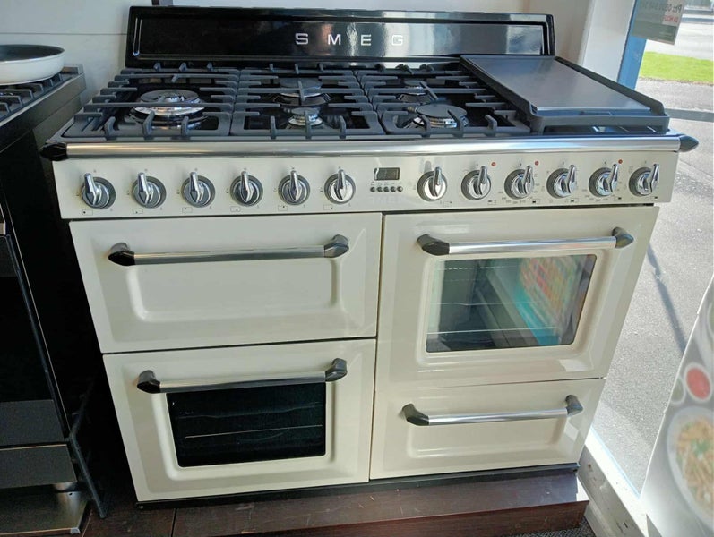 Smeg 110cm Cream Victoria Freestanding Range Gas Cooktop TRA4110P Carousel 2
