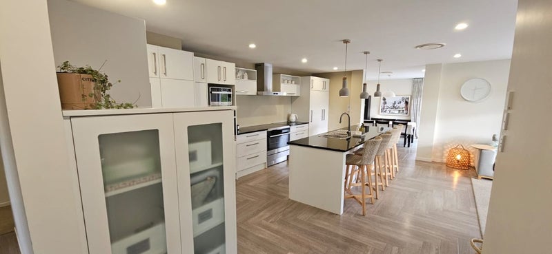 Full Kitchen (used) Carousel 1