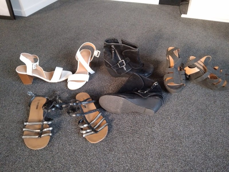 Bulk shoes and boots $1res Carousel 1
