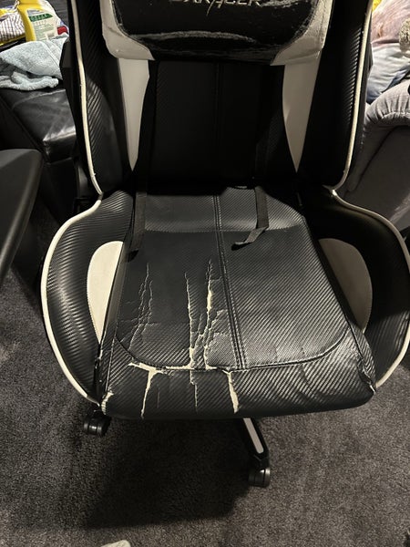 DXRacer Formula Series FH57 Gaming Chair (Black and White) (USED) Carousel 3