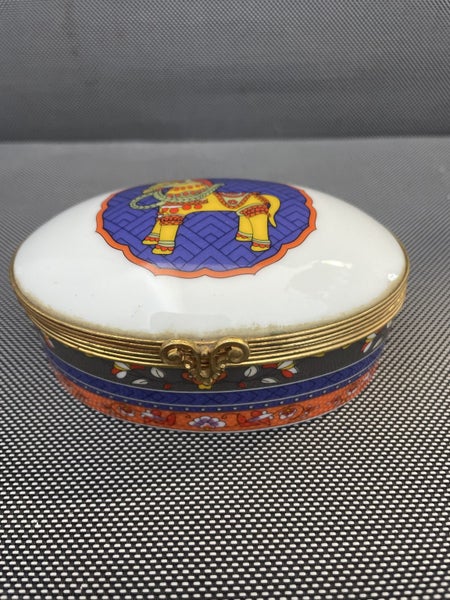 French Porcelain trinket box Carousel 1