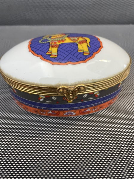 French Porcelain trinket box Carousel 6