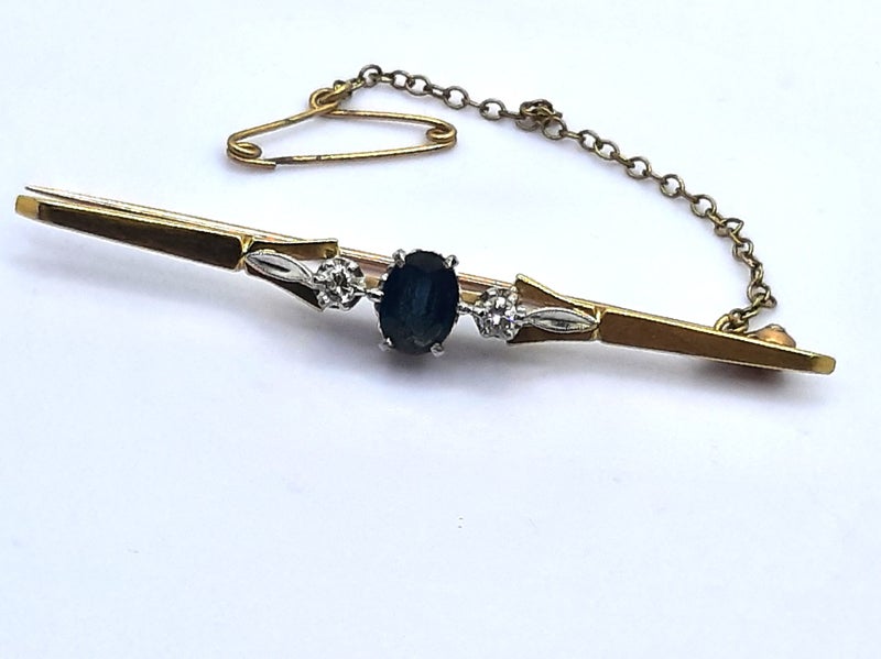 18ct Brooch with Diamond and sapphire Carousel 1