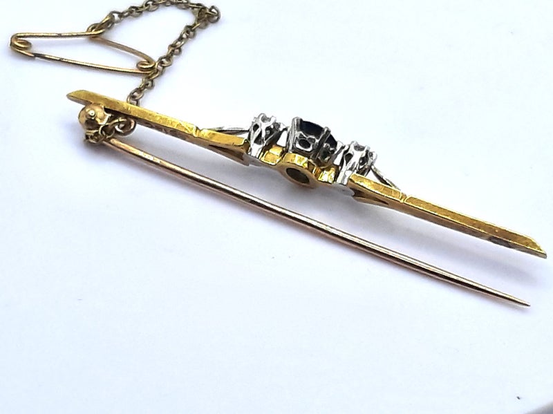 18ct Brooch with Diamond and sapphire Carousel 2