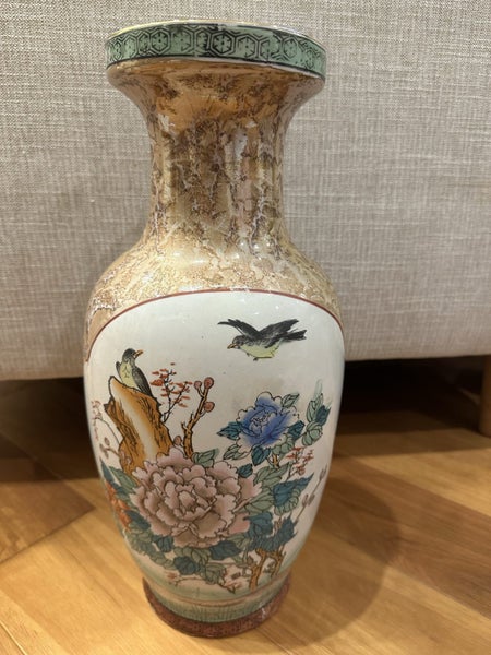 Vintage Chinese Ceramic Vase Carousel 1