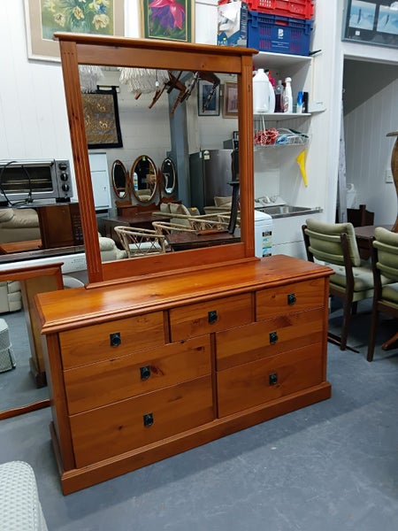 1279 QUALITY DRESSER Carousel 2
