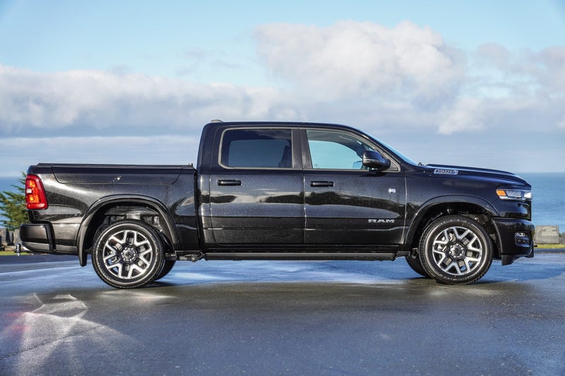 2026 Ram 1500 Dt Laramie Sport Hurricane SST, photo 3