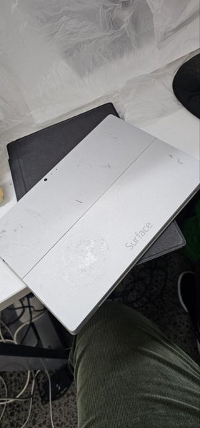 Microsoft Surface Pro 3 – 128GB i5 - Cracked Screen Carousel 7