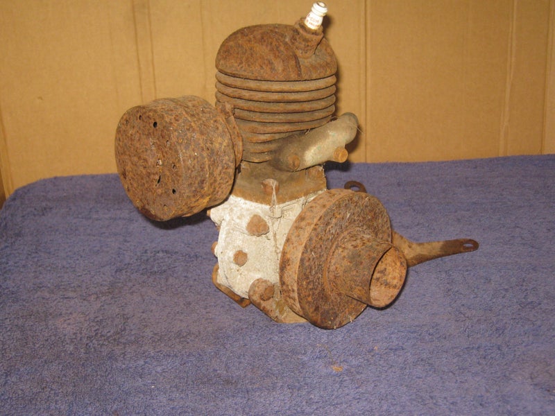 Old Villiers Motor - two stroke, not going, seized. Do up, parts or garden piece Carousel 1