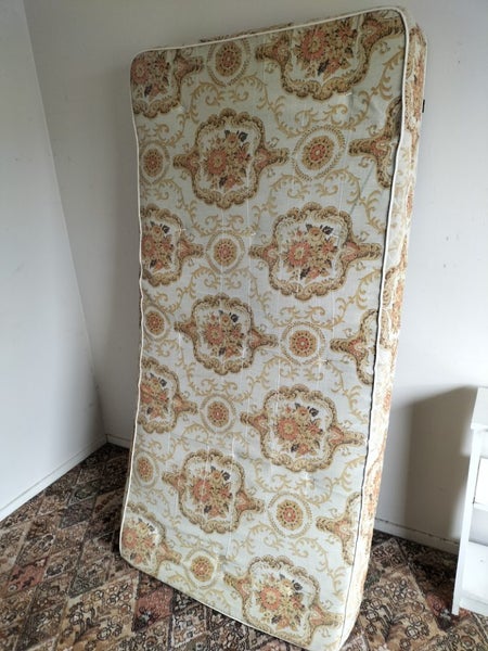 SINGLE BED MATTRESS Carousel 1