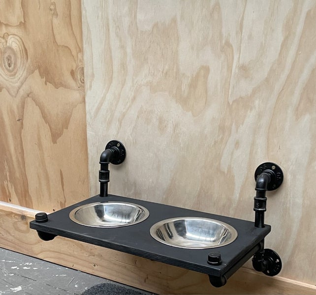 IG Pet Bowl Wall Mounted Table Carousel 1