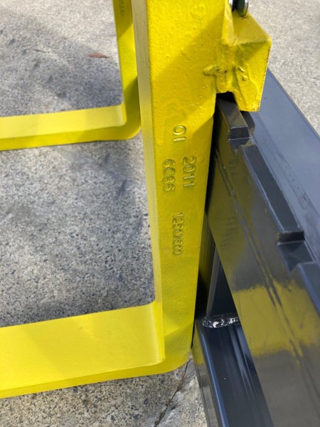 Loader Pallet forks Euro hitch 2500KG with 1200mm long adjustable tines62949053001091112