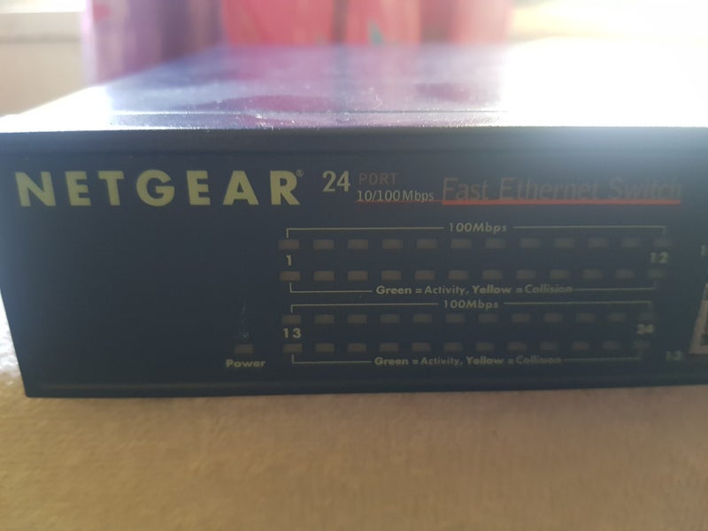 NETGEAR FS524 24-Port 10/100 Mbps Fast Ethernet Switch Carousel 1