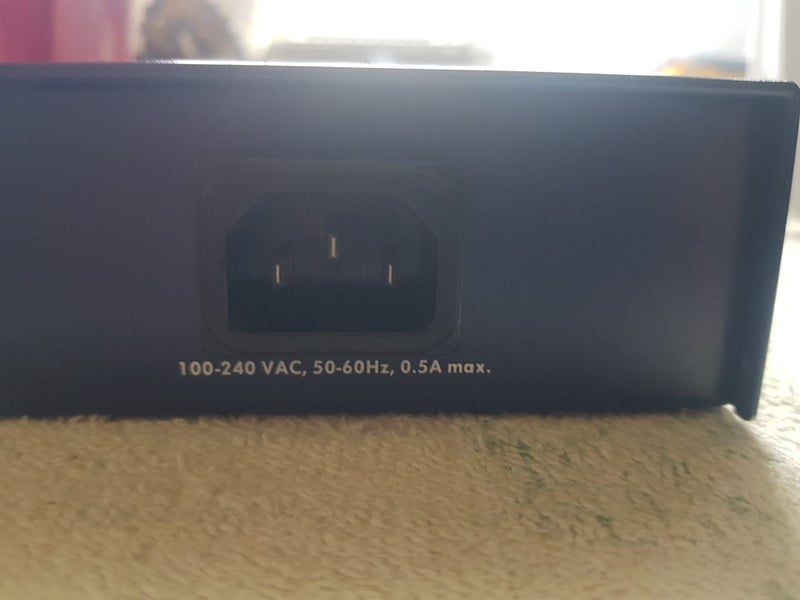NETGEAR FS524 24-Port 10/100 Mbps Fast Ethernet Switch Carousel 2