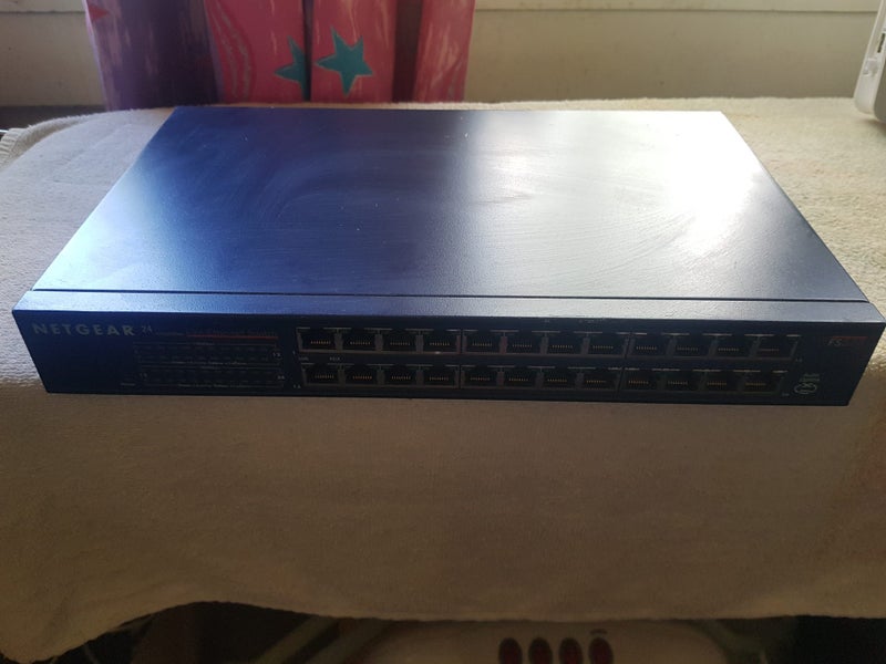 NETGEAR FS524 24-Port 10/100 Mbps Fast Ethernet Switch Carousel 5