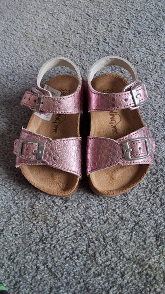 KIPLING PINK SHINY GIRLS SANDALS SIZE 20 Carousel 1