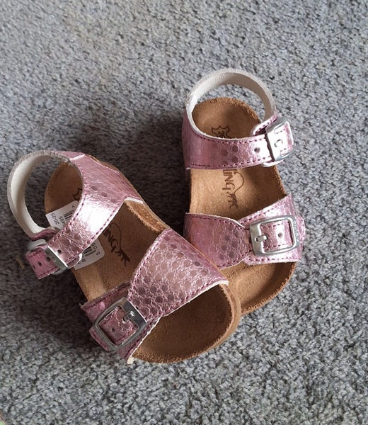 KIPLING PINK SHINY GIRLS SANDALS SIZE 20 Carousel 2