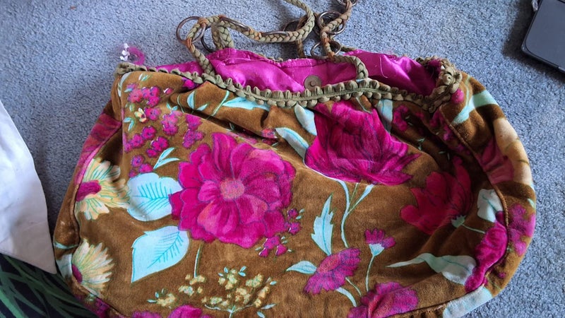 RETRO FLORAL VELVET SEQUIN EMBELLISHED BAG Carousel 3