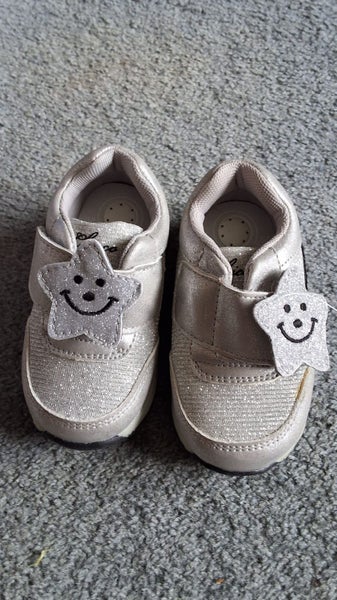 CHICCO GIRLS SILVERY SPARKLEY STRAP UP SHOES WTH A STAR ON THE STRAP Carousel 1