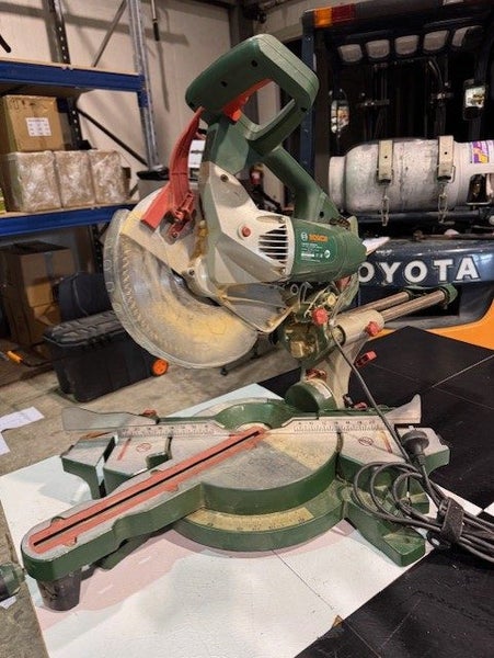 Bosch PCM 1800SD Drop Saw Carousel 1