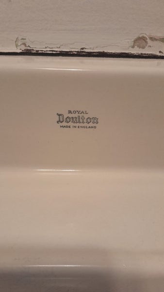 Vintage pedestal basin Carousel 2