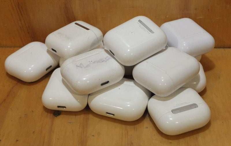 **1$ RESERVE** BULK LISTING - 14x UNBRANDED EARBUDS (UNTESTED) Carousel 1