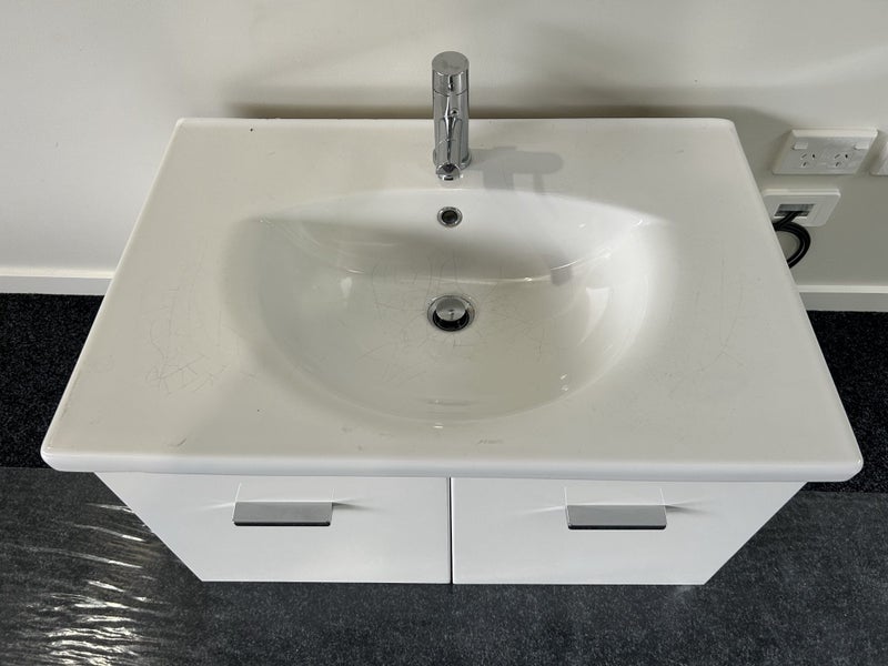Vanity 750mm Carousel 2