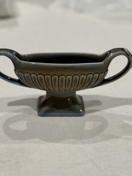 Small vase Carousel 1